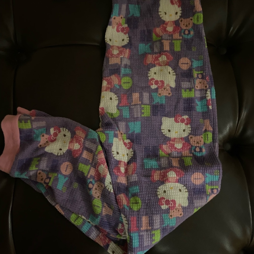 Hello kitty pjs 🪷 - Picture 2 of 3